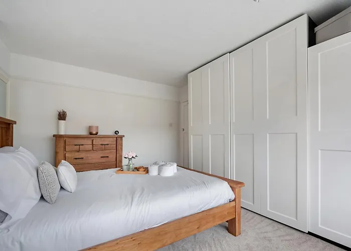 Pass The Keys Picture Perfect Haven In Didsbury Village - Free Parking & Ev Station