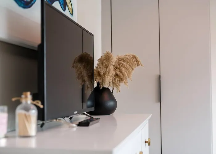 Pass The Keys Picture Perfect Haven In Didsbury Village - Free Parking & Ev Station * Manchester