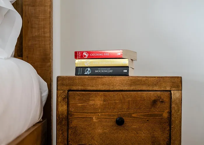 Pass The Keys Picture Perfect Haven In Didsbury Village - Free Parking & Ev Station Semesterbostad