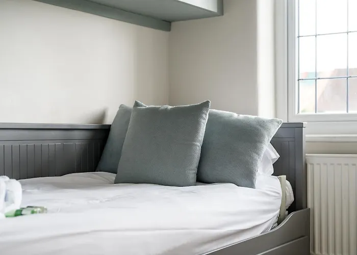 Pass The Keys Picture Perfect Haven In Didsbury Village - Free Parking & Ev Station Semesterbostad *