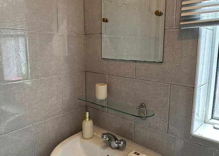 Entire 2 Bedroom Cosy Flat Near Centre Apartment