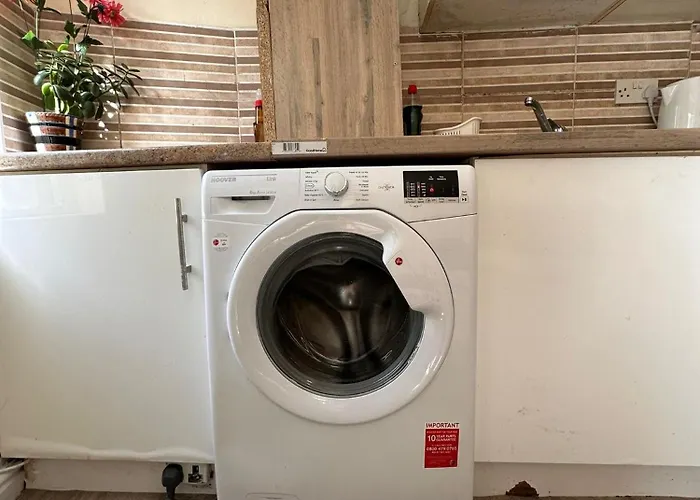 Entire 2 Bedroom Cosy Flat Near Centre *