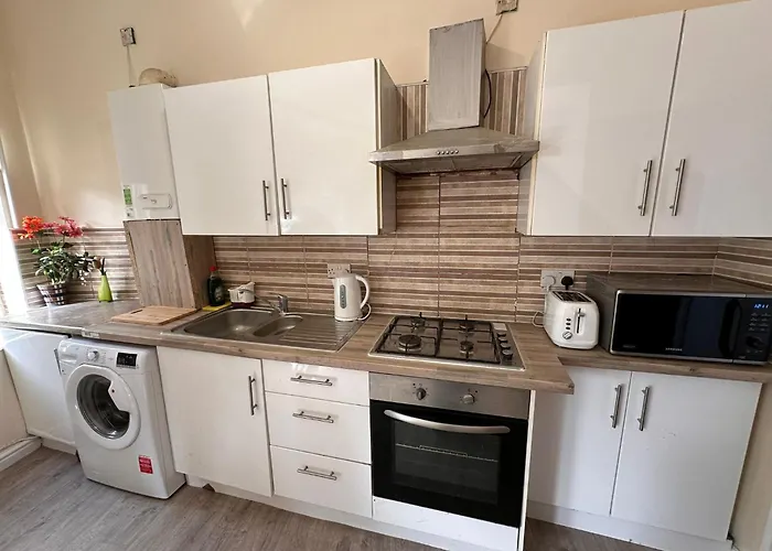 Entire 2 Bedroom Cosy Flat Near Centre *