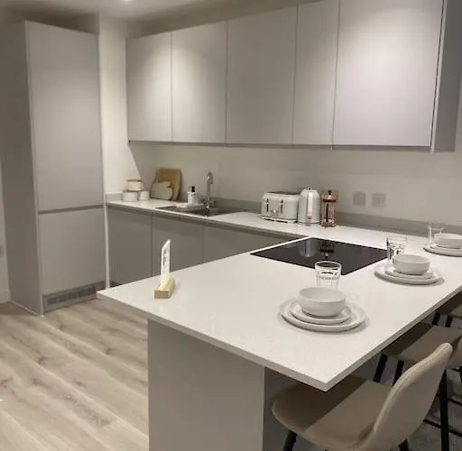 Modern Trafford 1br Apartment-free Parking-cinema Appartement *