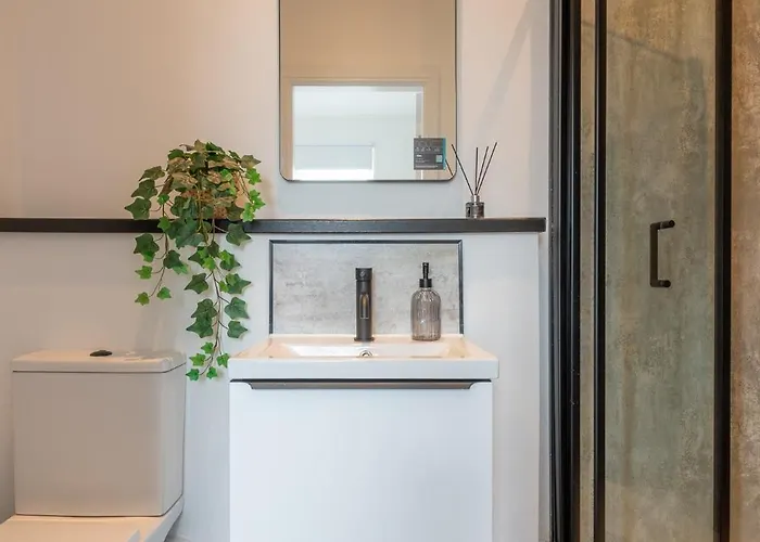 Modern Salford 3 Bedroom House, 3 Bathroom, Easy Access, Ideal For Contractors & Long - Nordstay * Μάντσεστερ