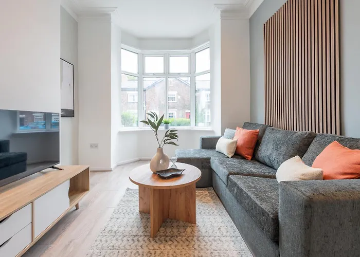 Modern Salford 3 Bedroom House, 3 Bathroom, Easy Access, Ideal For Contractors & Long - Nordstay Апартаменты