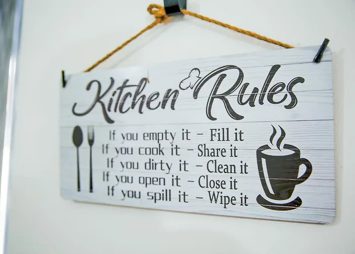 Dom wakacyjny The Wynne House - 3 Bedroom Luxury House With 5 Beds & Free Parking Near Centre, And A Walking Distance To The Etihad Stadium & Coop Live Arena