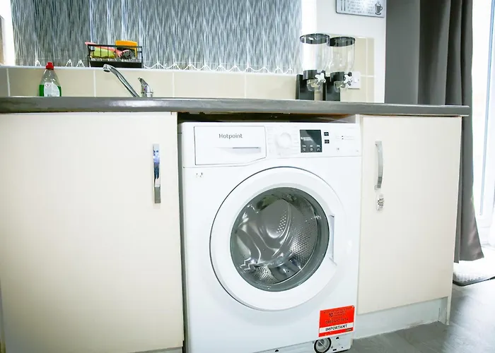 The Wynne House - 3 Bedroom Luxury House With 5 Beds & Free Parking Near Centre, And A Walking Distance To The Etihad Stadium & Coop Live Arena Dom wakacyjny