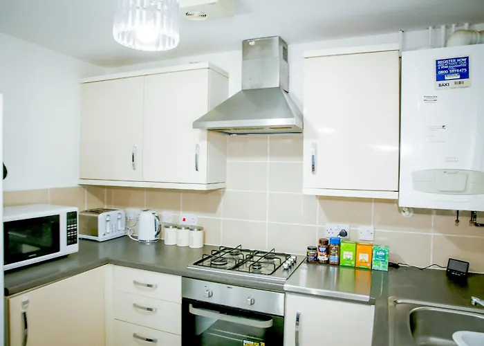 Dom wakacyjny The Wynne House - 3 Bedroom Luxury House With 5 Beds & Free Parking Near Centre, And A Walking Distance To The Etihad Stadium & Coop Live Arena