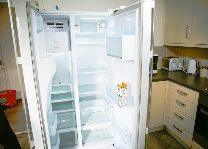 The Wynne House - 3 Bedroom Luxury House With 5 Beds & Free Parking Near Centre, And A Walking Distance To The Etihad Stadium & Coop Live Arena Manchester