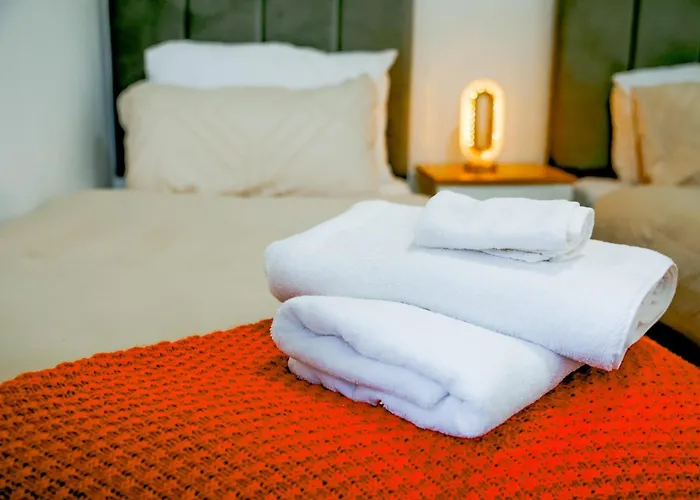 Dom wakacyjny The Wynne House - 3 Bedroom Luxury House With 5 Beds & Free Parking Near Centre, And A Walking Distance To The Etihad Stadium & Coop Live Arena Manchester