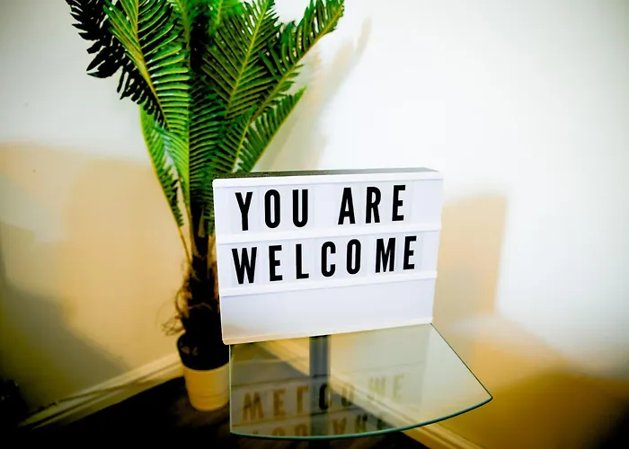 The Wynne House - 3 Bedroom Luxury House With 5 Beds & Free Parking Near Centre, And A Walking Distance To The Etihad Stadium & Coop Live Arena Manchester