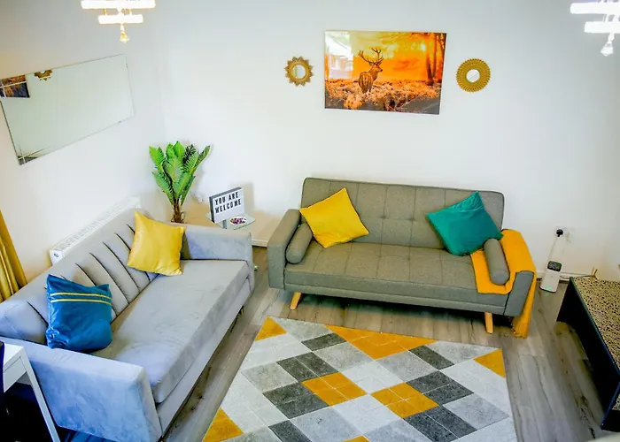 Dom wakacyjny The Wynne House - 3 Bedroom Luxury House With 5 Beds & Free Parking Near Centre, And A Walking Distance To The Etihad Stadium & Coop Live Arena