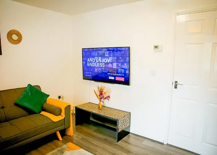 The Wynne House - 3 Bedroom Luxury House With 5 Beds & Free Parking Near Centre, And A Walking Distance To The Etihad Stadium & Coop Live Arena * Manchester