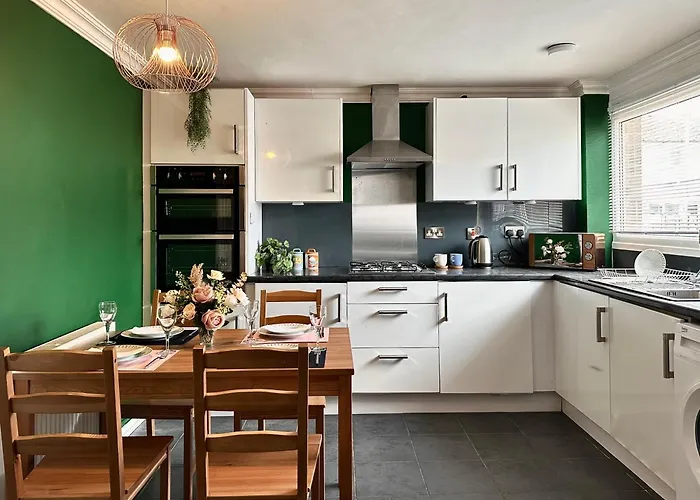 7 Guests House Old Trafford,media City,city Centre, Free Parking