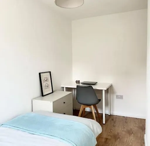 7 Guests House Old Trafford,media City,city Centre, Free Parking