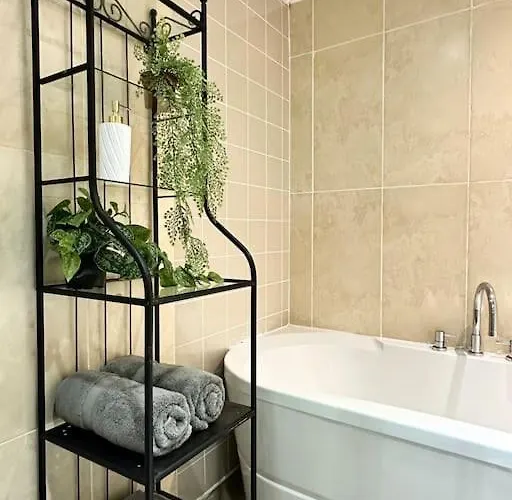 7 Guests House Old Trafford,media City,city Centre, Free Parking * Manchester