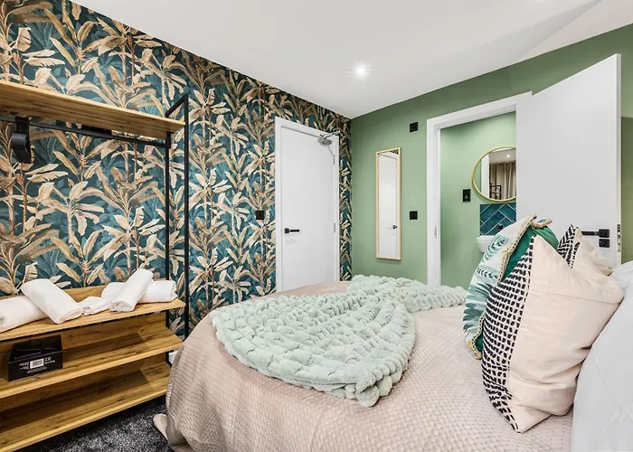 Amazonian Luxury Family Mcr Centre Etihad Free Parking Semesterbostad