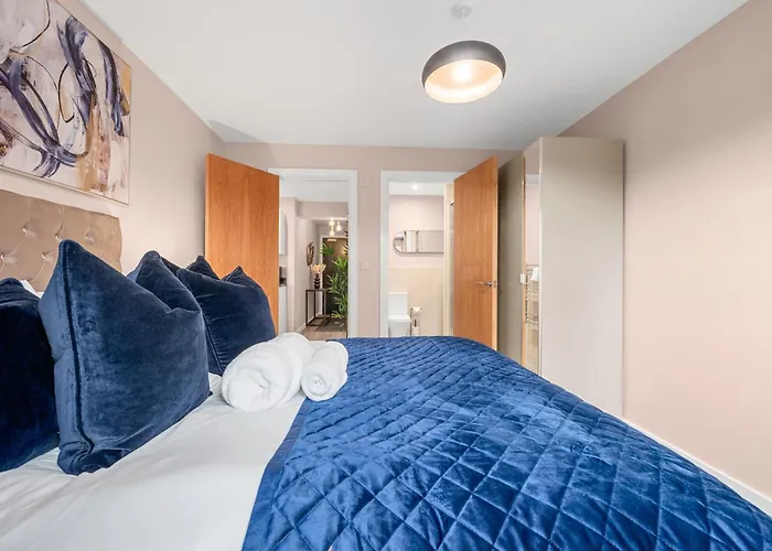 2 Bed Flat 아파트