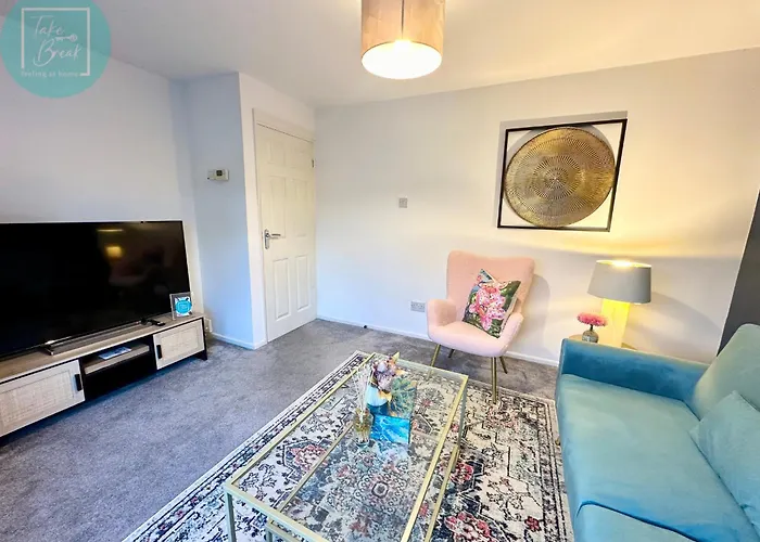 Charming 2br Swinton House -close To Center * Manchester