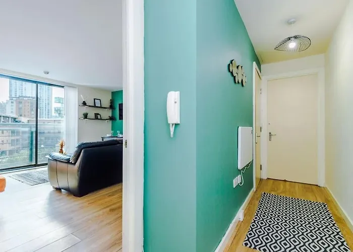 Modern 2br Near Centre - Free Parking Garage