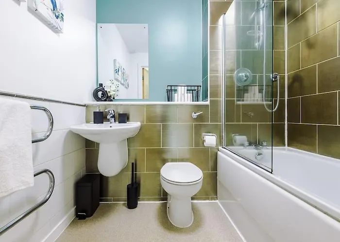 Modern 2br Near Centre - Free Parking Garage 아파트