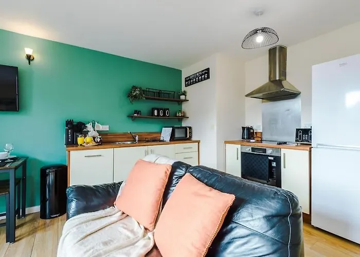 Modern 2br Near Centre - Free Parking Garage 아파트