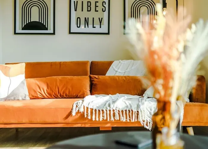 Modern 2br Near Centre - Free Parking Garage