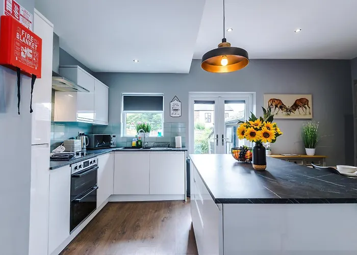 Dom wakacyjny New! 3-bed Spacious In By 53 Degrees Property, Ideal For Groups, Free Parking!