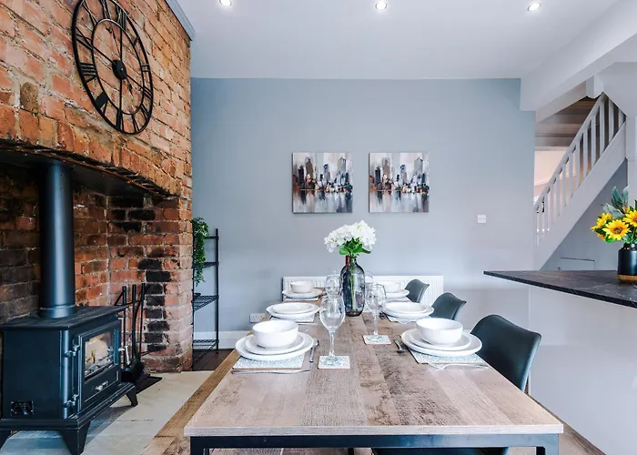 New! 3-bed Spacious In By 53 Degrees Property, Ideal For Groups, Free Parking! * Manchester