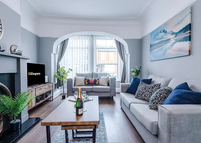 Dom wakacyjny New! 3-bed Spacious In By 53 Degrees Property, Ideal For Groups, Free Parking! Manchester