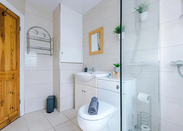 New! 3-bed Spacious In By 53 Degrees Property, Ideal For Groups, Free Parking! Dom wakacyjny