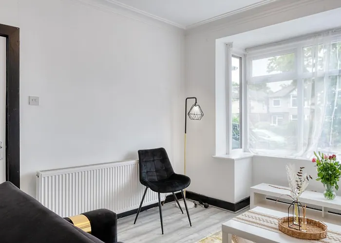 Full House, Massage Mattresses, Sleeps 6 Guests, Free Wifi, Free Parking, Free Netflix, Smart Tv * Μάντσεστερ