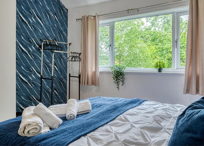 Full House, Massage Mattresses, Sleeps 6 Guests, Free Wifi, Free Parking, Free Netflix, Smart Tv Nyaraló *