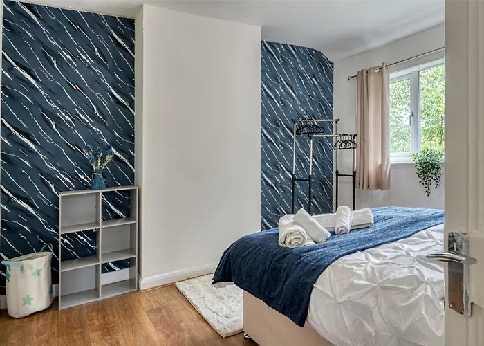 Holiday home Contractors & Relocation Haven, 3Bd House, Secure Off-Site Parking & Office Space Manchester