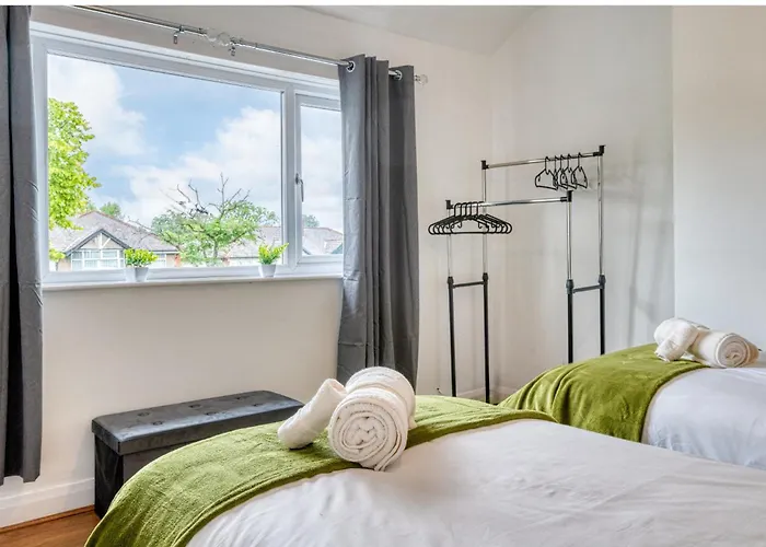 Nyaraló Full House, Massage Mattresses, Sleeps 6 Guests, Free Wifi, Free Parking, Free Netflix, Smart Tv Manchester