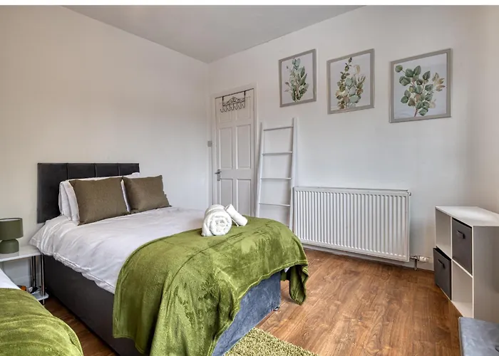 Full House, Massage Mattresses, Sleeps 6 Guests, Free Wifi, Free Parking, Free Netflix, Smart Tv Manchester