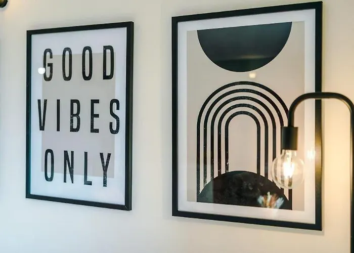 Modern 2br Near Centre - Free Parking Garage