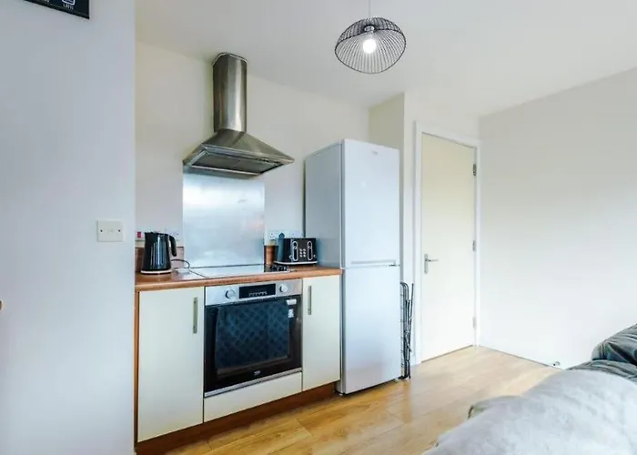 Modern 2br Near Centre - Free Parking Garage 아파트