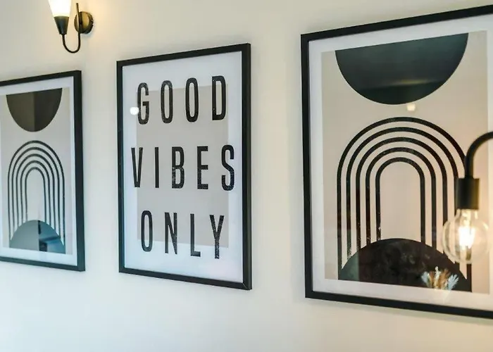 아파트 Modern 2br Near Centre - Free Parking Garage