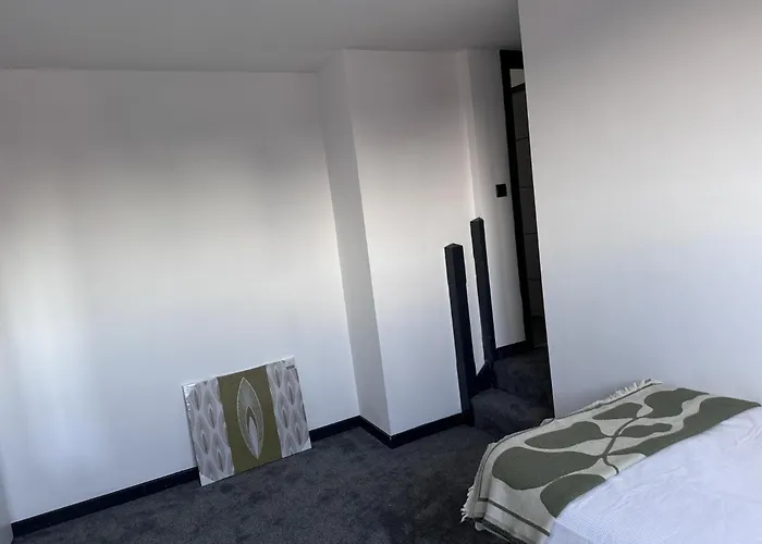 Sleeps 5 With Parking Manchester