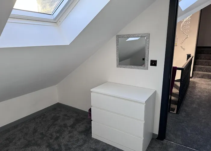 Sleeps 5 With Parking Manchester