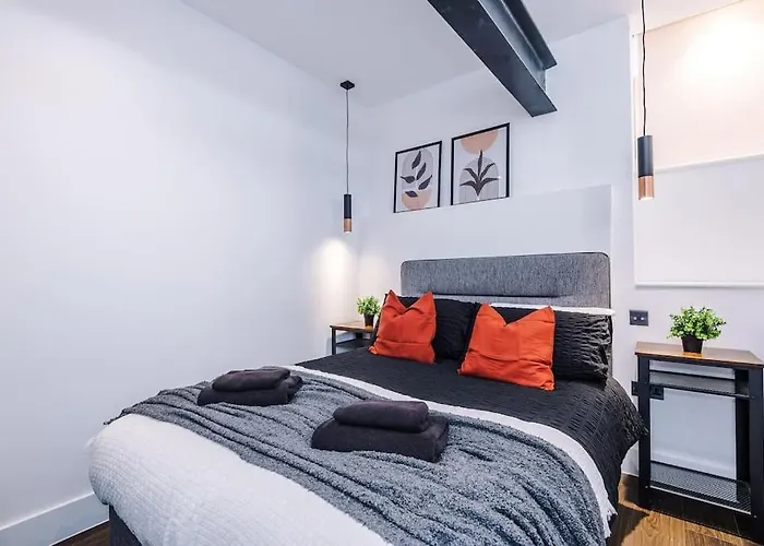 Incredible 3bed Townhouse, Rooftop Patio, Sleeps 6 *