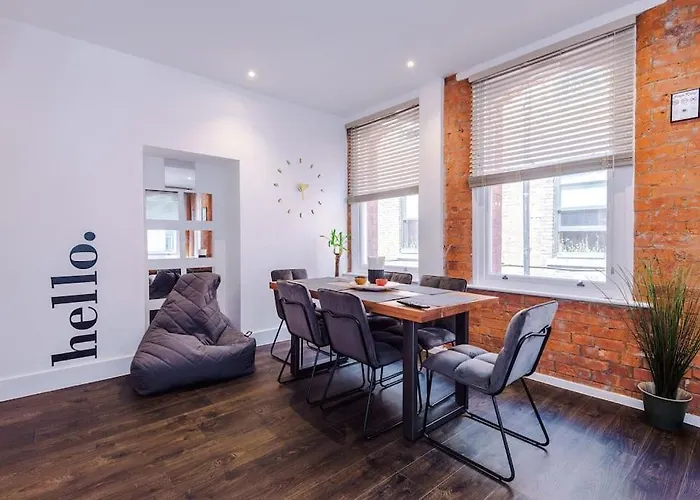 Incredible 3bed Townhouse, Rooftop Patio, Sleeps 6 Daire