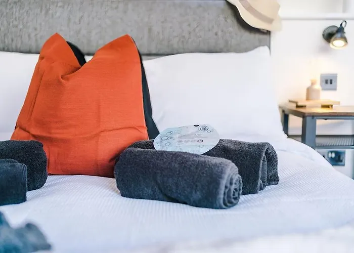 Incredible 3bed Townhouse, Rooftop Patio, Sleeps 6