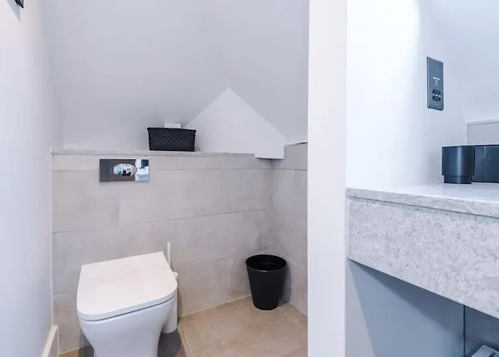 Daire Incredible 3bed Townhouse, Rooftop Patio, Sleeps 6 *