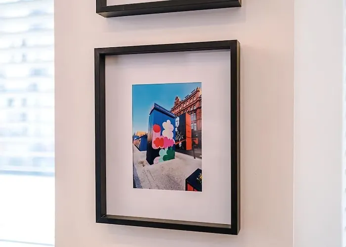 Incredible 3bed Townhouse, Rooftop Patio, Sleeps 6 *