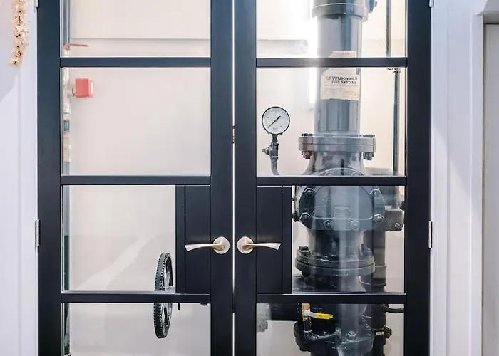 Incredible 3bed Townhouse, Rooftop Patio, Sleeps 6