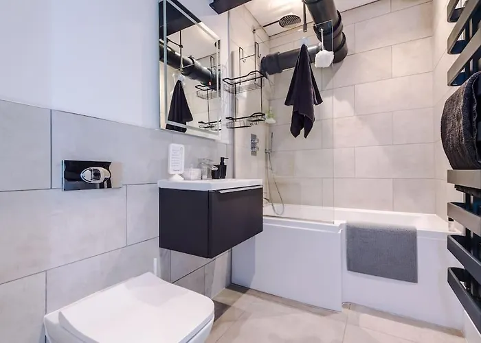 Incredible 3bed Townhouse, Rooftop Patio, Sleeps 6 *