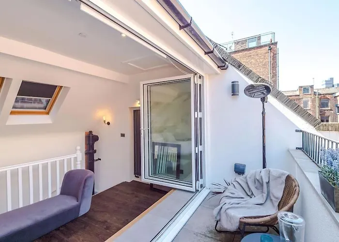 Daire Incredible 3bed Townhouse, Rooftop Patio, Sleeps 6 *